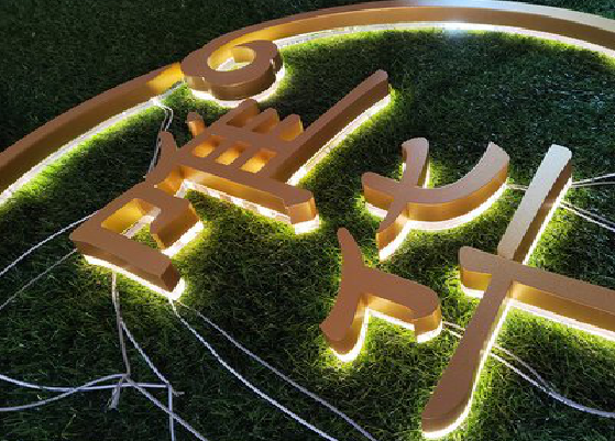 凤凰门头上的发光字你选对了吗？