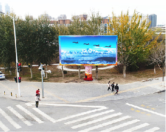 凤凰户外大屏广告投放要点。